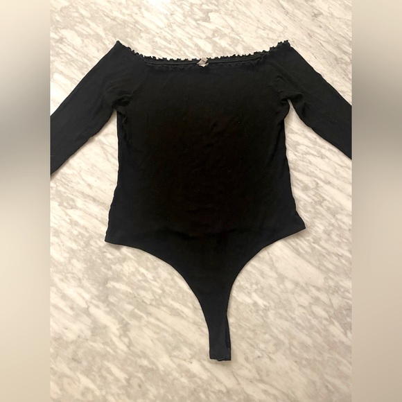 ASOS Tall Off the Shoulder Long-Sleeve Bodysuit with Lettuce Edge - Picture 4 of 6